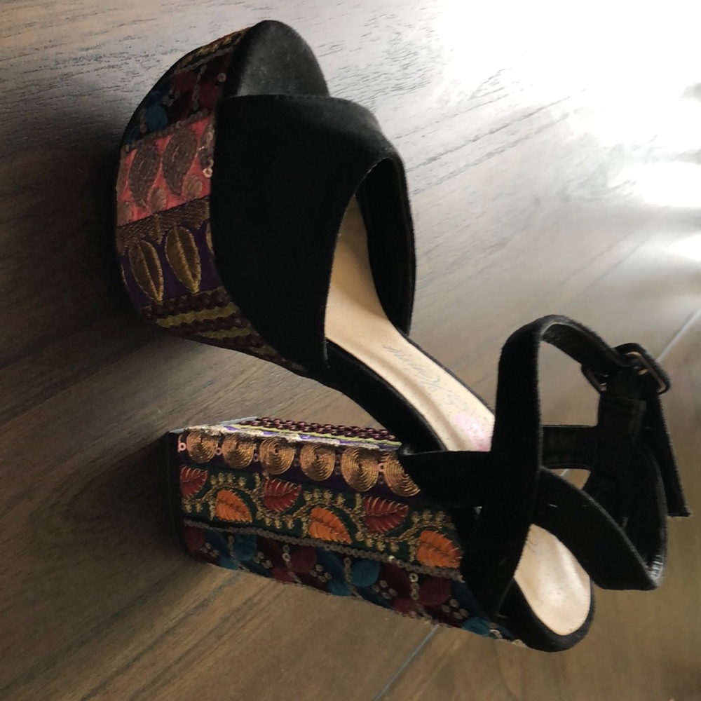 Heels - Picture 4 of 6